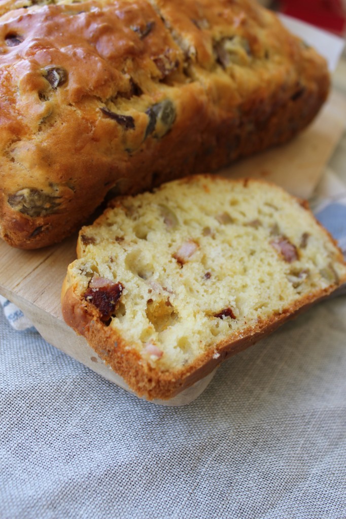 Olive and Cheese Loaf Bread